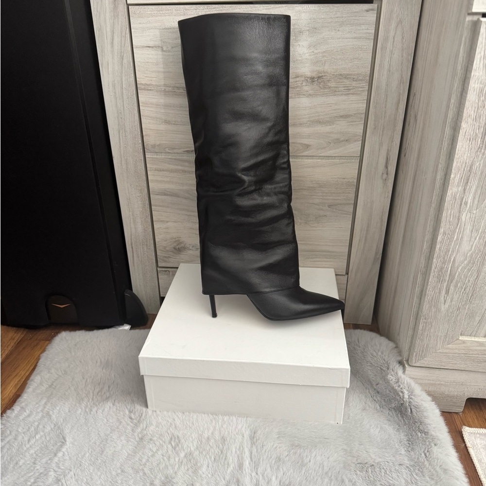 Sleek Black Heeled Women's Leather Boots Size 7.5 (EU 38)